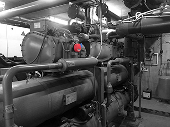 Pipe based metal machinery, with a cylinder device attached to the side of one part of the machine. Pipe based metal machinery, with a cylinder device attached to the side of one part of the machine.